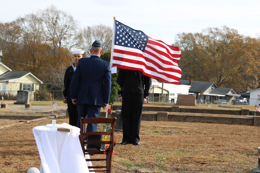 Major Newman lays the wreath in honor of the unknown. (Photo by Karen Brewer, The Pickens County Chronicle)