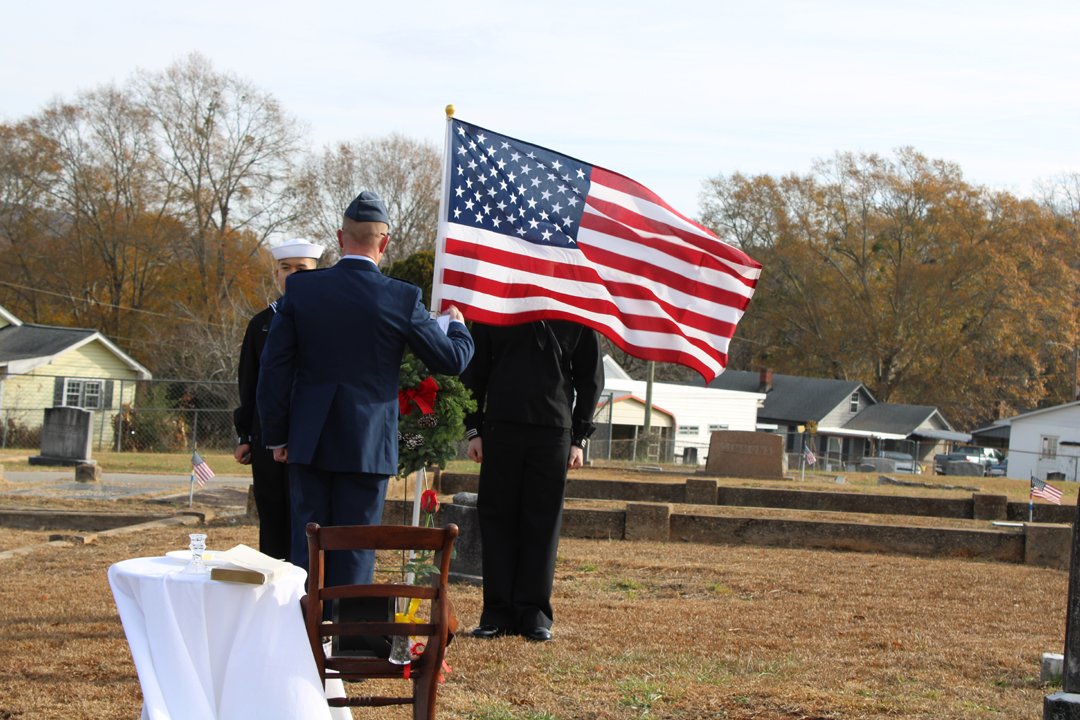 Major Newman lays the wreath in honor of the unknown. (Photo by Karen Brewer, The Pickens County Chronicle)