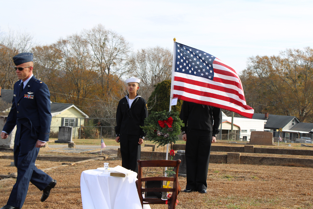 The wreath placed in memory of the unknown soldiers. (Photo by Karen Brewer, The Pickens County Chronicle)