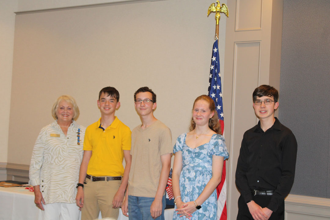 Dianne Crooks of the Fort Prince George DAR Chapter and students Ian Graybeal, Alex Rubley, Kaylen Threatt, and Luke Stone (Photo by Karen Brewer, The Pickens County Chronicle)