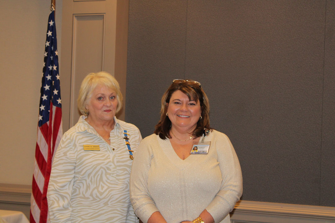 Julie Thompson with Wanda Tharpe (Photo by Karen Brewer, The Pickens County Chronicle)