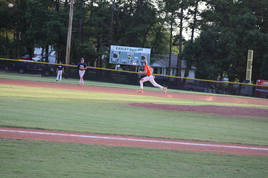 #22 Quint Cumbie steals to second base