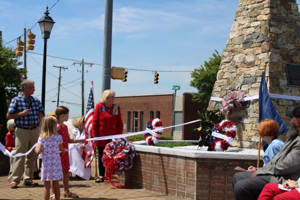 Children pull the ribbon. (Photo by Karen Brewer, The Pickens County Chronicle)