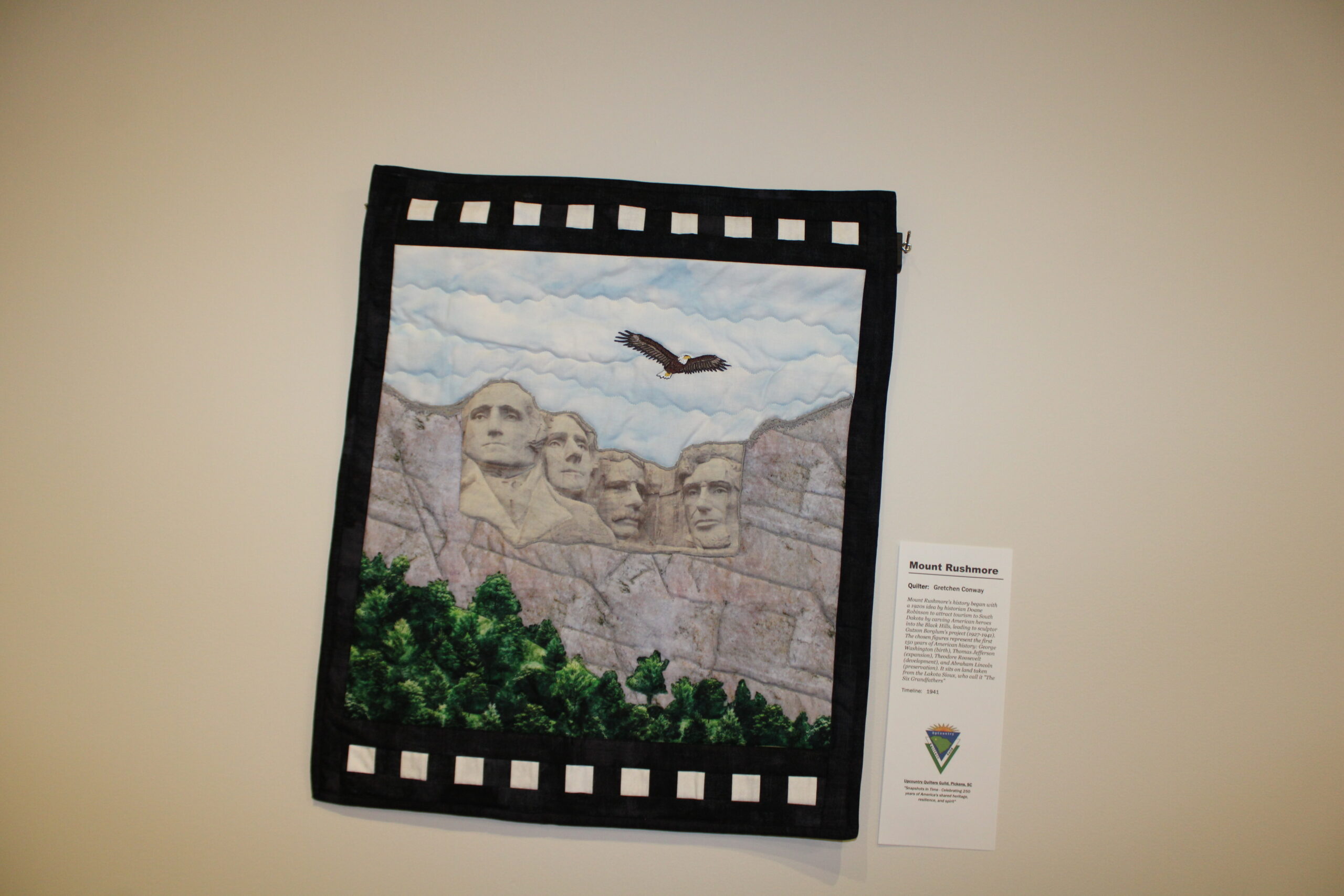 1941 - Mount Rushmore, quilter Gretchen Conway (Photo by Karen Brewer, The Pickens County Chronicle)